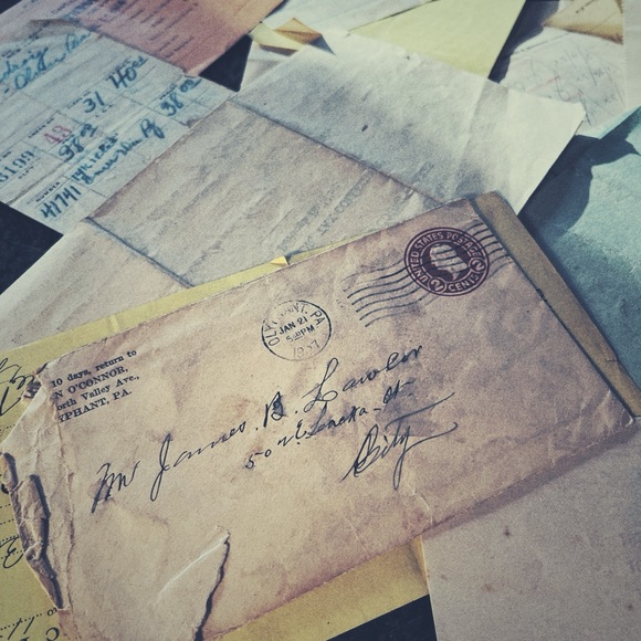 Oddities & Curiosities MYSTERY Box - Picture 5 of 8